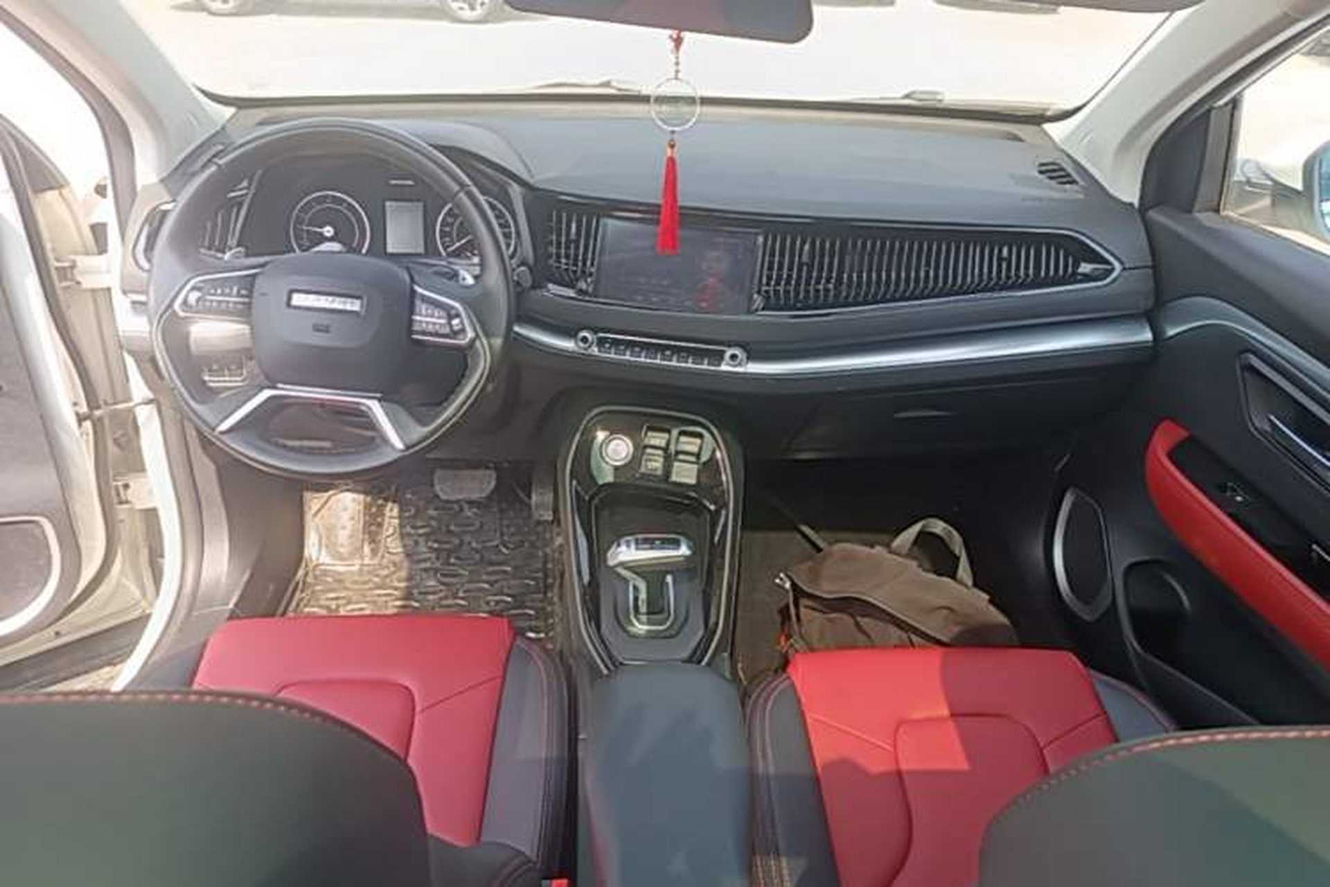 Used Haval H2s 2017 Red-Label 1.5T Dual-Clutch Elite Model Center Console