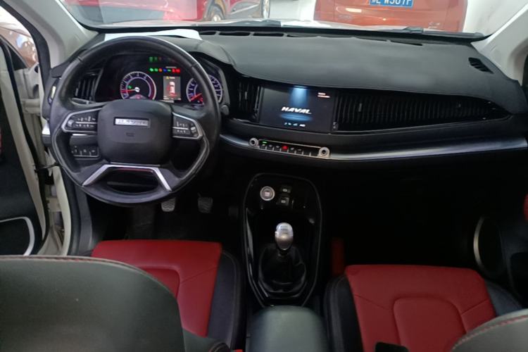 Used Haval H2s 2017 Red-Label 1.5T Manual Elite Model Center Console