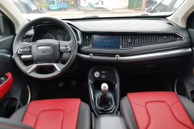 Used Haval H2s 2017 Red Label 1.5T Manual Comfort Model Center Console