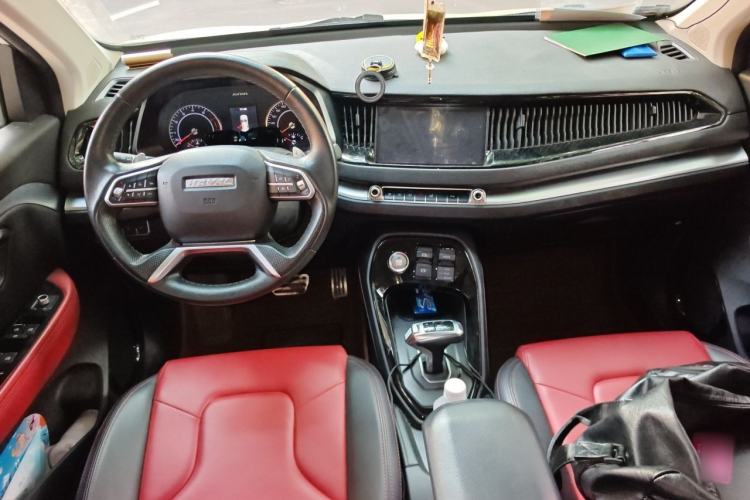 Used Haval H2s 2017 Blue Label 1.5T Dual-Clutch Luxury Model Center Console