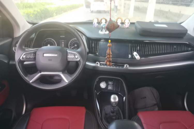 Used Haval H2s 2017 Red-Label 1.5T Manual Elite Model Center Console
