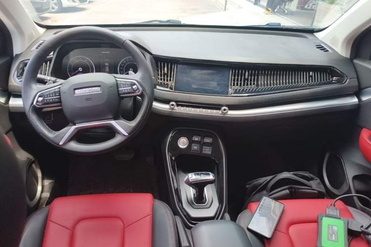 Used Haval H2s 2017 Red-Label 1.5T Dual-Clutch Comfort Model Center Console