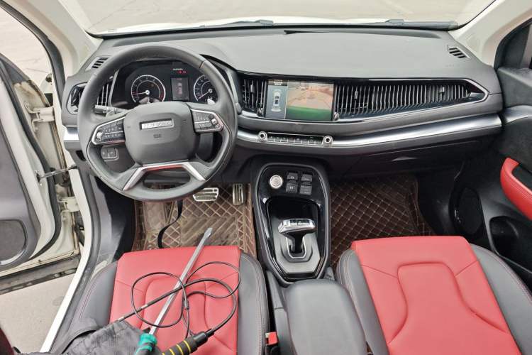 Used Haval H2s 2017 Red-Label 1.5T Dual-Clutch Luxury Model Center Console