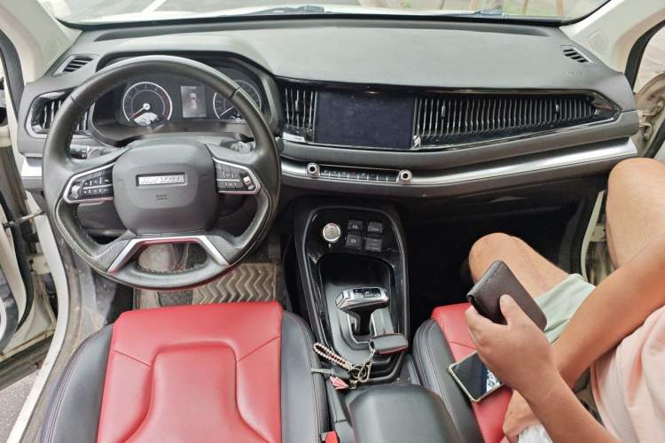 Used Haval H2s 2017 Red-Label 1.5T Dual-Clutch Elite Model Center Console
