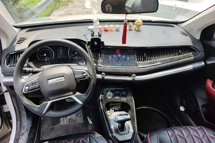 Used Haval H2s 2017 Red-Label 1.5T Dual-Clutch Luxury Model Center Console