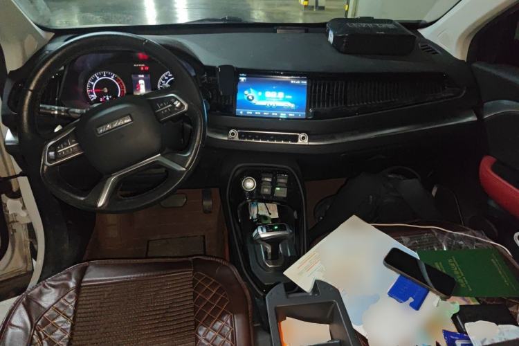 Used Haval H2s 2017 Blue Label 1.5T Dual-Clutch Elite Model Center Console
