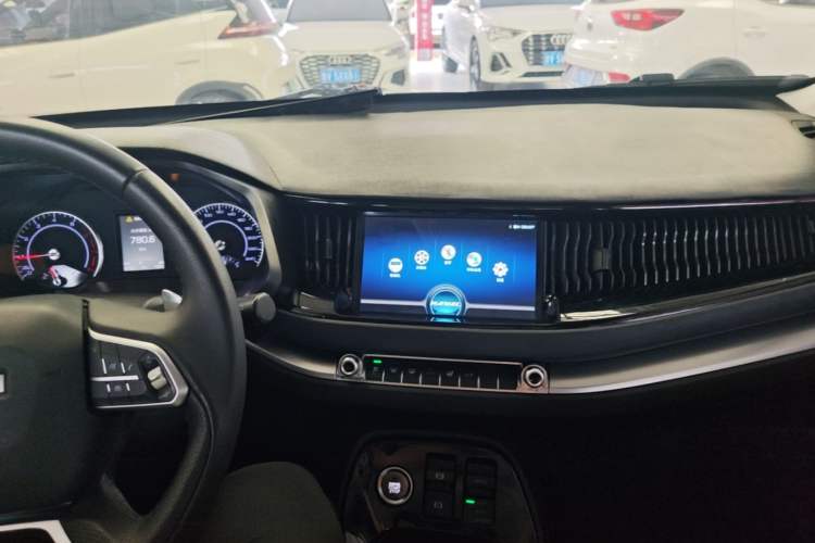 Used Haval H2s 2017 Red-Label 1.5T Dual-Clutch Elite Model Center Console