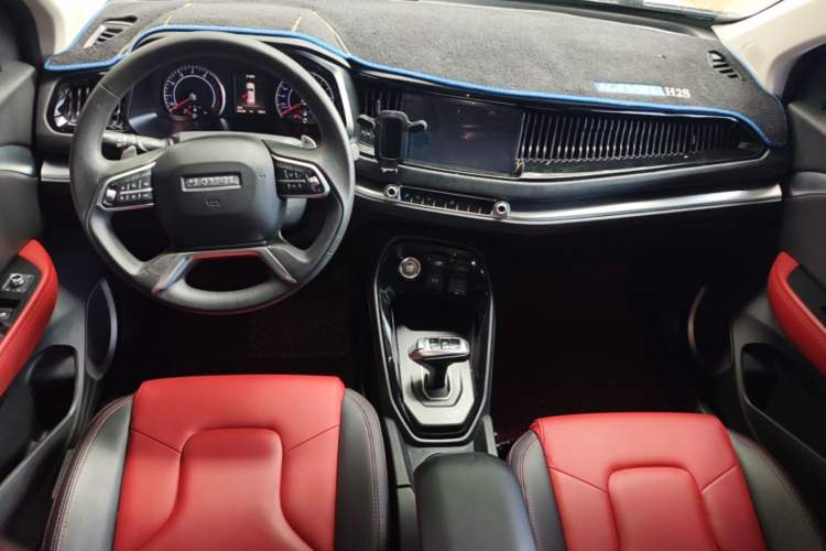 Used Haval H2s 2017 Blue Label 1.5T Dual-Clutch Comfort Model Center Console