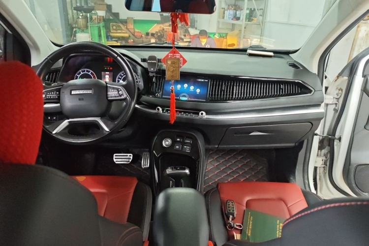 Used Haval H2s 2017 Red-Label 1.5T Dual-Clutch Luxury Model Center Console