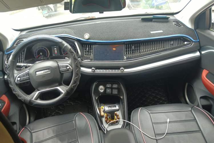 Used Haval H2s 2017 Blue Label 1.5T Dual-Clutch Comfort Model Center Console