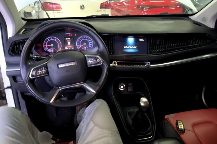 Used Haval H2s 2017 Red Label 1.5T Manual Comfort Model Center Console