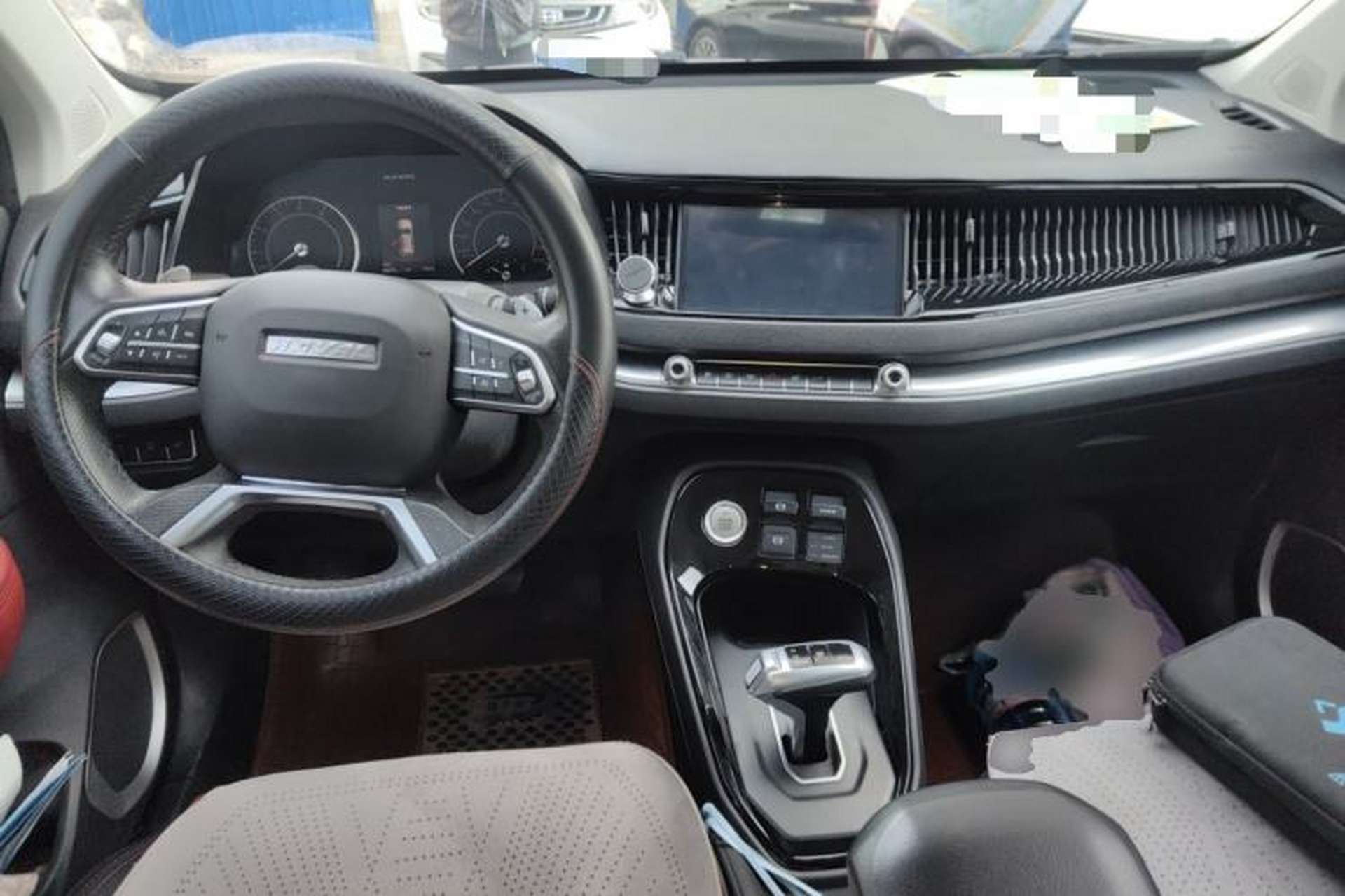 Used Haval H2s 2017 Red-Label 1.5T Dual-Clutch Elite Model Center Console