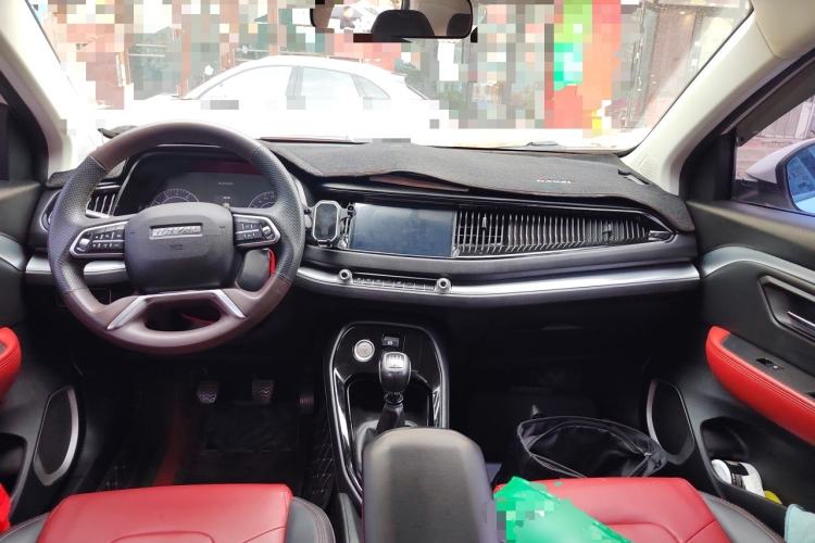 Used Haval H2s 2017 Red Label 1.5T Manual Comfort Model Center Console