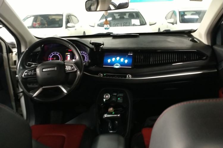 Used Haval H2s 2017 Red-Label 1.5T Dual-Clutch Elite Model Center Console