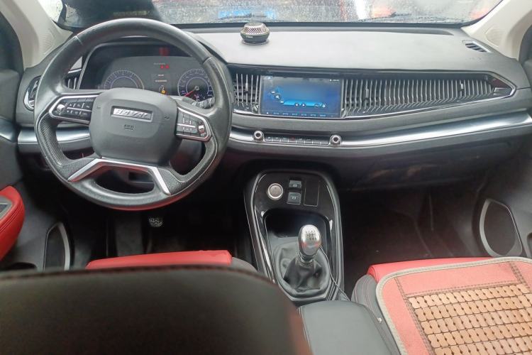 Used Haval H2s 2017 Red-Label 1.5T Manual Elite Model Center Console