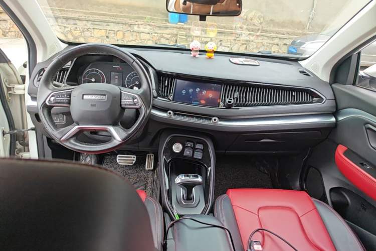 Used Haval H2s 2017 Red-Label 1.5T Dual-Clutch Luxury Model Center Console