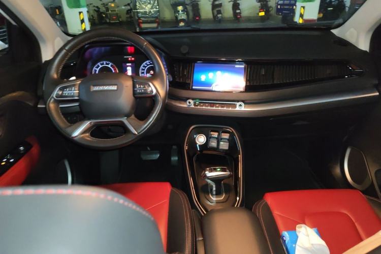 Used Haval H2s 2017 Red-Label 1.5T Dual-Clutch Elite Model Center Console