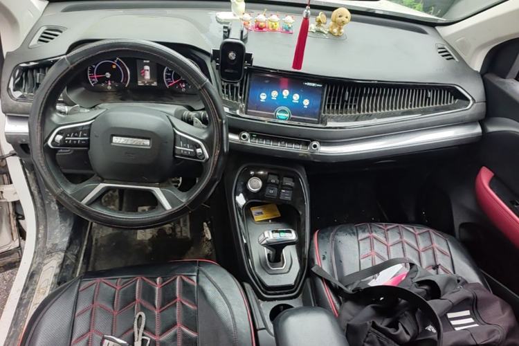 Used Haval H2s 2017 Red-Label 1.5T Dual-Clutch Luxury Model Center Console