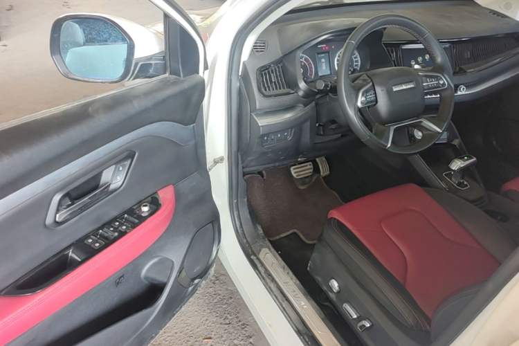Used Haval H2s 2017 Red-Label 1.5T Dual-Clutch Luxury Model Driver Seat
