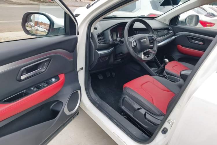 Used Haval H2s 2017 Red Label 1.5T Manual Comfort Model Driver Seat