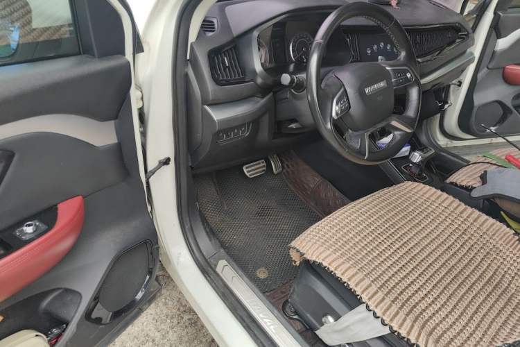 Used Haval H2s 2017 Red-Label 1.5T Dual-Clutch Luxury Model Driver Seat
