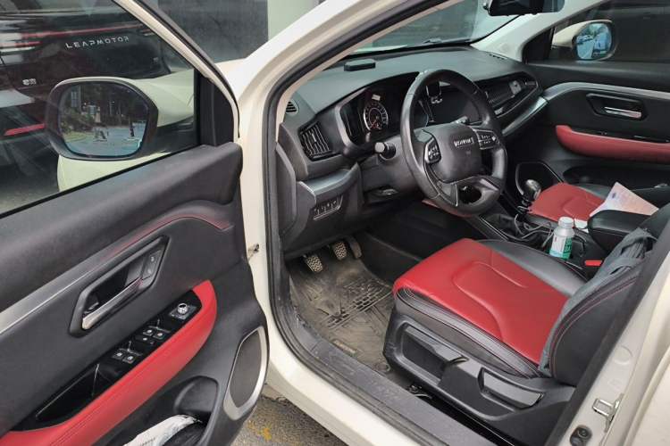 Used Haval H2s 2017 Red-Label 1.5T Manual Elite Model Driver Seat