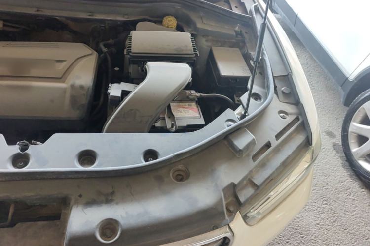 Used Haval H2s 2017 Red-Label 1.5T Dual-Clutch Luxury Model Engine Bay Left