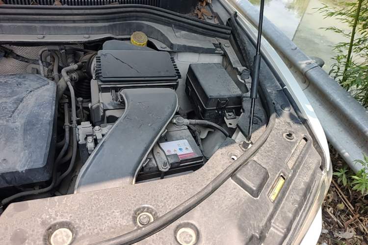 Used Haval H2s 2017 Red-Label 1.5T Dual-Clutch Luxury Model Engine Bay Left