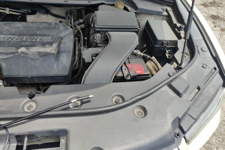 Used Haval H2s 2017 Red-Label 1.5T Dual-Clutch Luxury Model Engine Bay Left