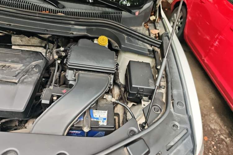 Used Haval H2s 2017 Red-Label 1.5T Dual-Clutch Comfort Model Engine Bay Left