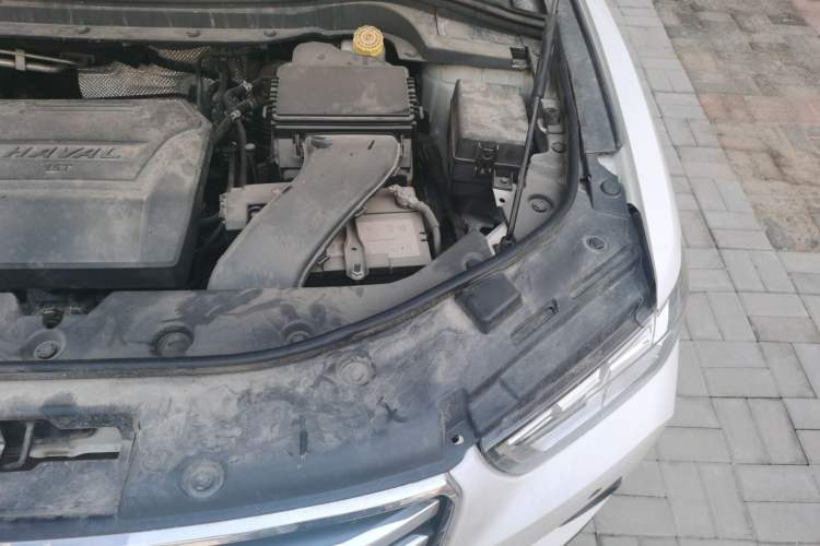Used Haval H2s 2017 Red-Label 1.5T Dual-Clutch Luxury Model Engine Bay Left