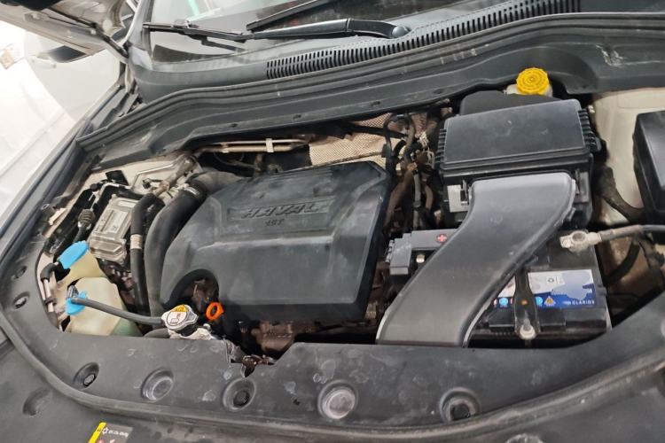 Used Haval H2s 2017 Red-Label 1.5T Dual-Clutch Luxury Model Engine Bay