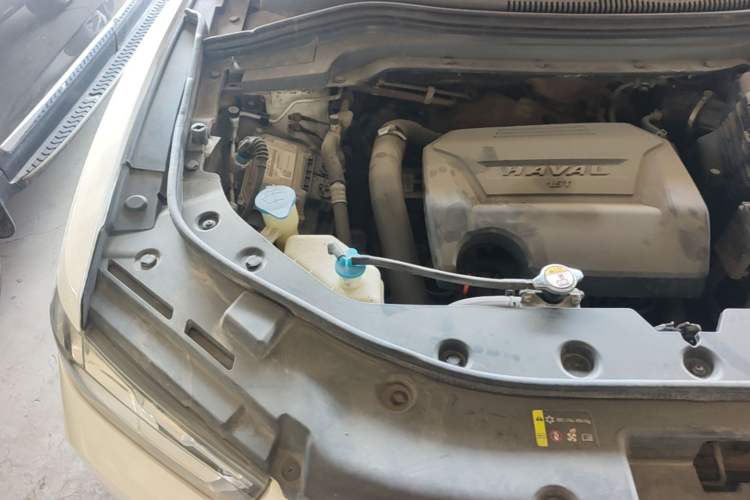 Used Haval H2s 2017 Red-Label 1.5T Dual-Clutch Luxury Model Engine Bay Right