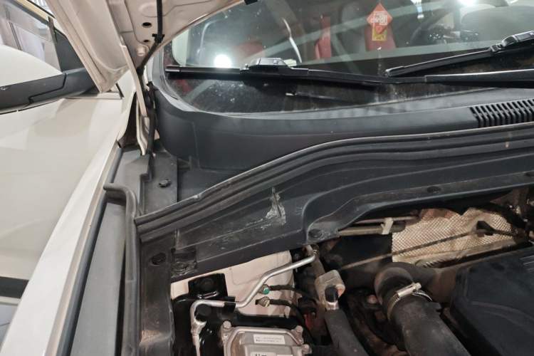 Used Haval H2s 2017 Red-Label 1.5T Dual-Clutch Luxury Model Engine Bay Right