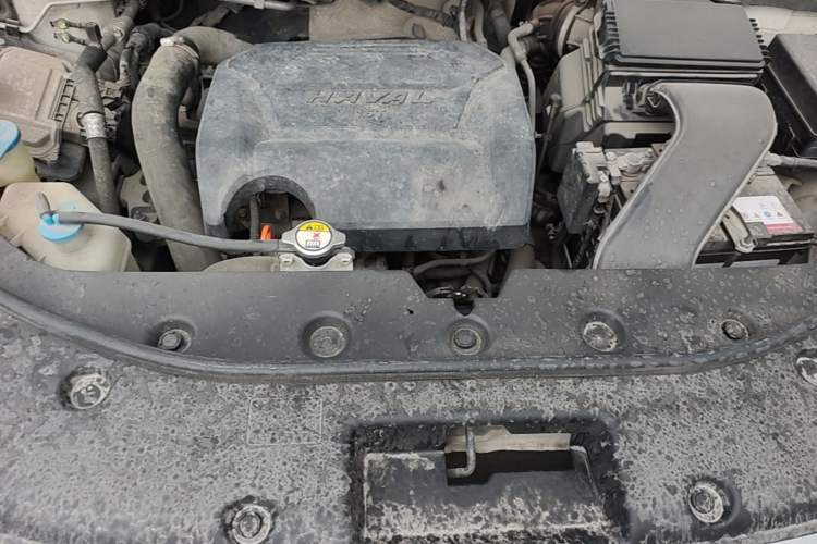 Used Haval H2s 2017 Red-Label 1.5T Dual-Clutch Luxury Model Engine Bay