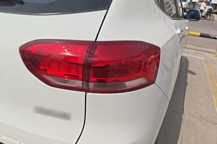 Used Haval H2s 2017 Red-Label 1.5T Manual Elite Model Exterior 3
