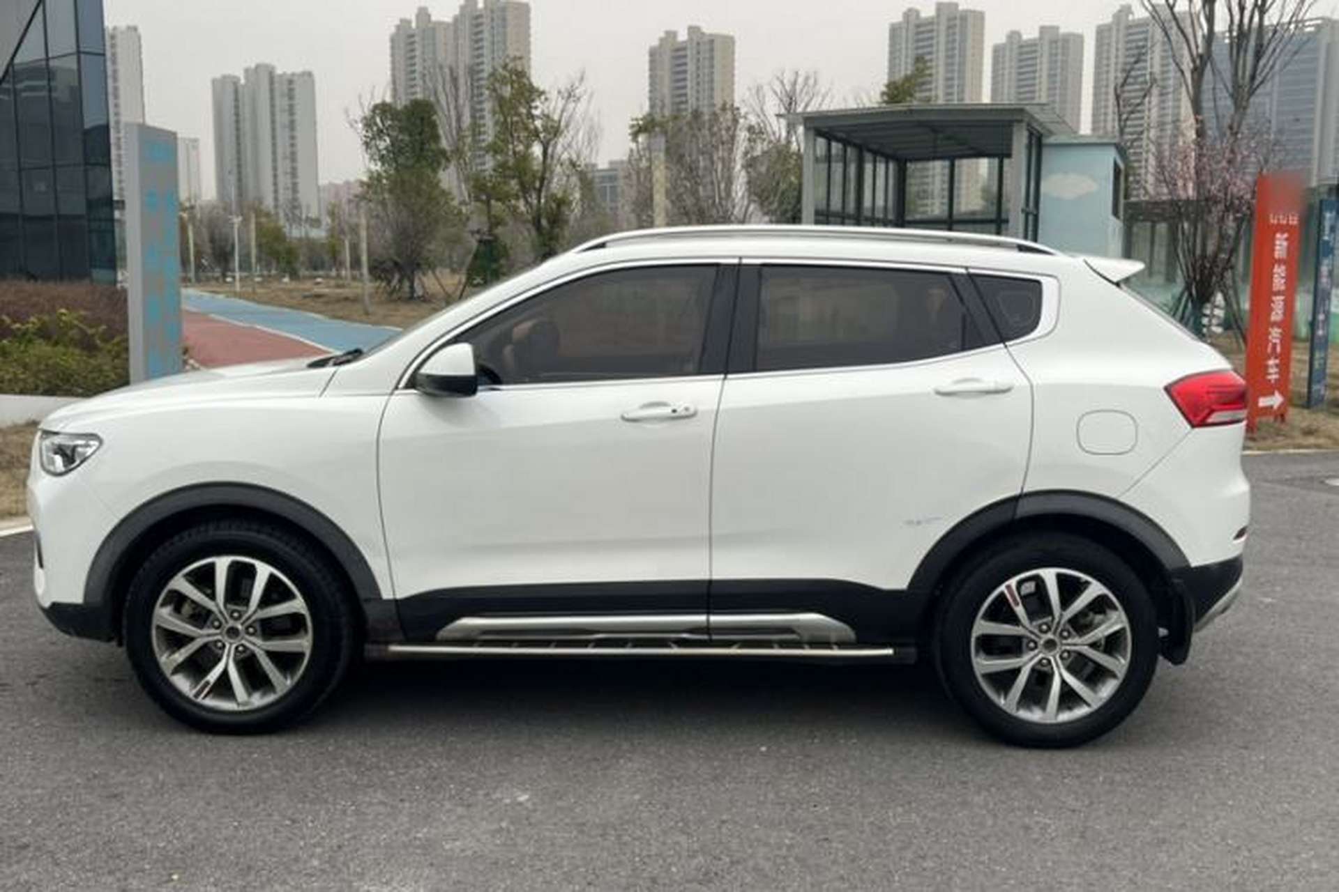Used Haval H2s 2017 Red-Label 1.5T Dual-Clutch Luxury Model Exterior 5