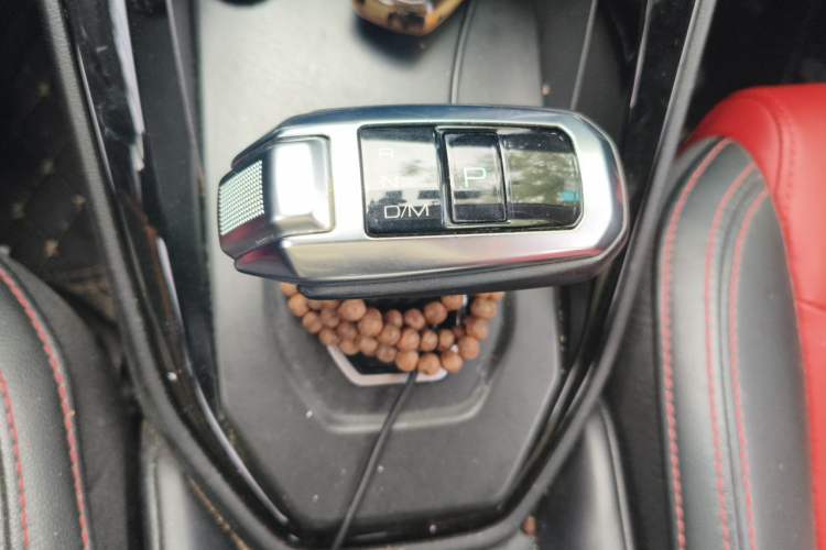 Used Haval H2s 2017 Red-Label 1.5T Dual-Clutch Elite Model Gear Lever