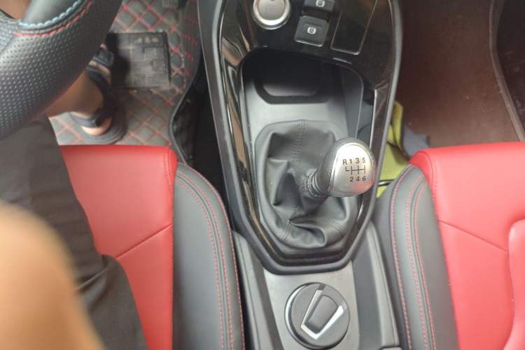 Used Haval H2s 2017 Red Label 1.5T Manual Comfort Model Gear Lever