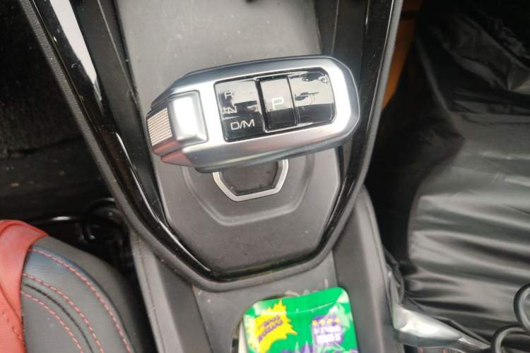 Used Haval H2s 2017 Red-Label 1.5T Dual-Clutch Elite Model Gear Lever