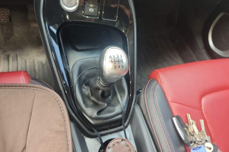 Used Haval H2s 2017 Red Label 1.5T Manual Comfort Model Gear Lever