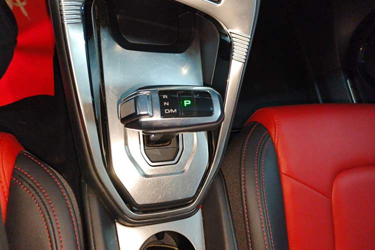 Used Haval H2s 2017 Red-Label 1.5T Dual-Clutch Luxury Model Gear Lever