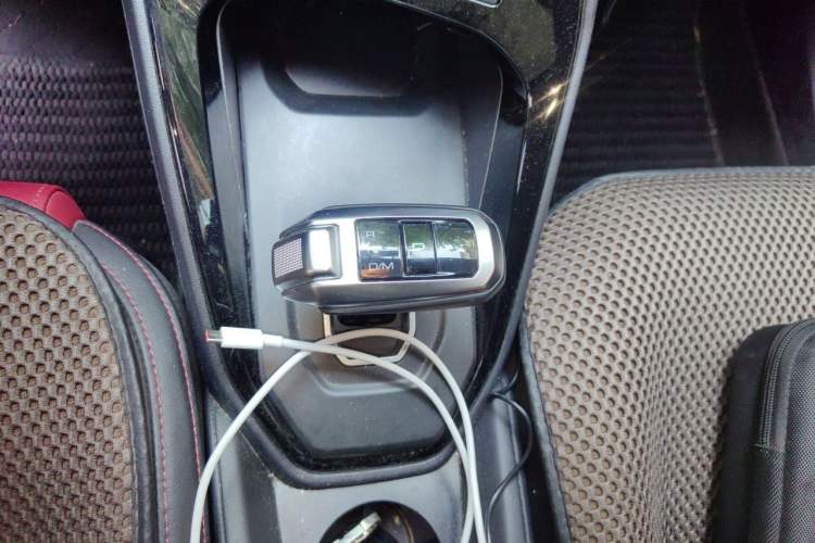Used Haval H2s 2017 Red-Label 1.5T Dual-Clutch Elite Model Gear Lever