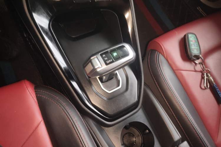 Used Haval H2s 2017 Red-Label 1.5T Dual-Clutch Comfort Model Gear Lever