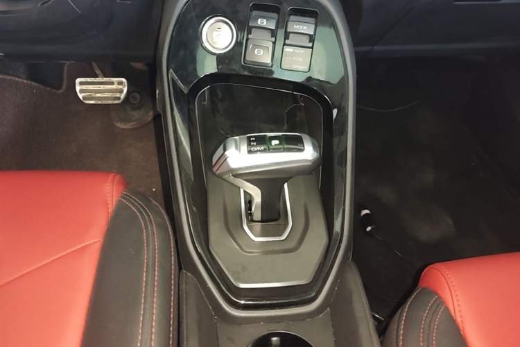 Used Haval H2s 2017 Red-Label 1.5T Dual-Clutch Luxury Model Gear Lever