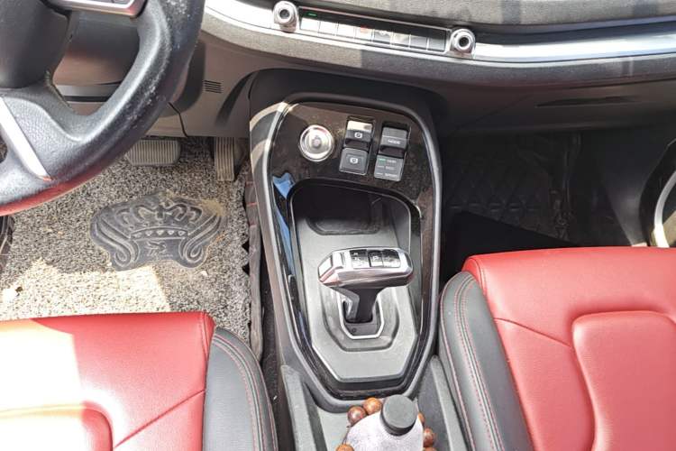 Used Haval H2s 2017 Blue Label 1.5T Dual-Clutch Comfort Model Gear Lever
