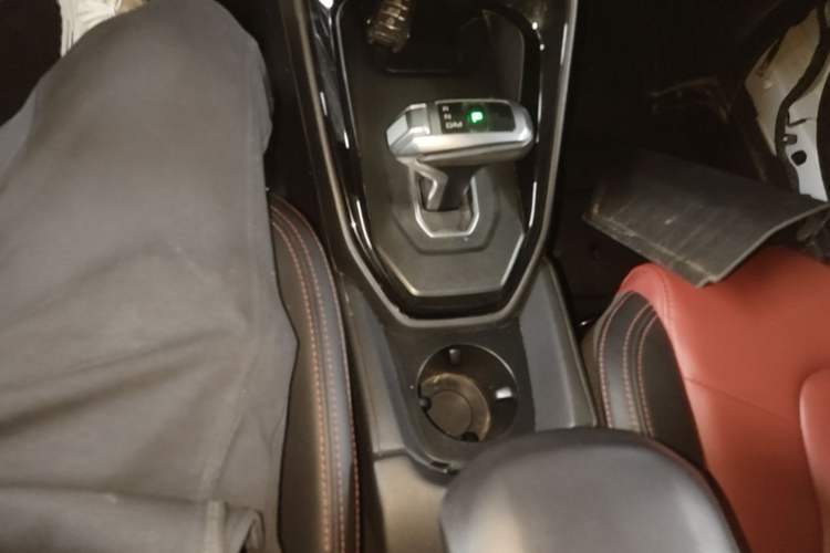 Used Haval H2s 2017 Red-Label 1.5T Dual-Clutch Comfort Model Gear Lever