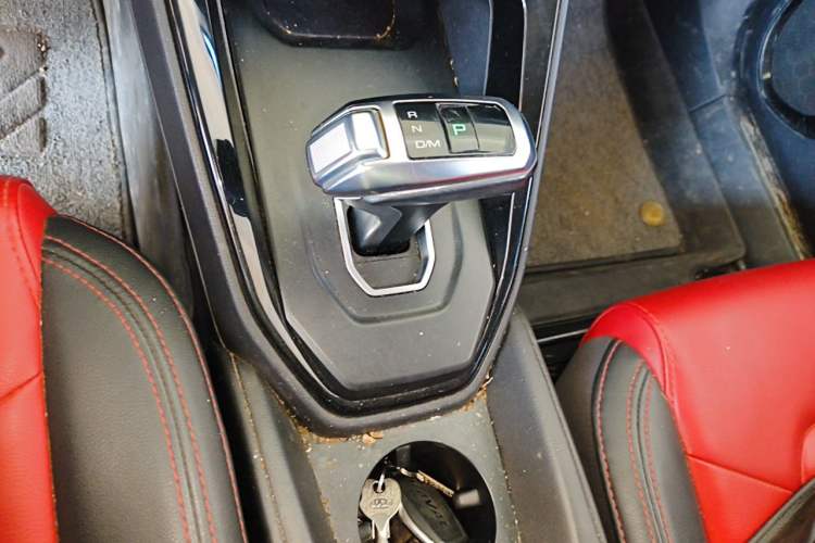 Used Haval H2s 2017 Blue Label 1.5T Dual-Clutch Luxury Model Gear Lever