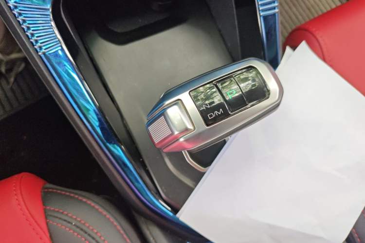Used Haval H2s 2017 Red-Label 1.5T Dual-Clutch Luxury Model Gear Lever