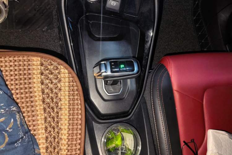 Used Haval H2s 2017 Blue Label 1.5T Dual-Clutch Luxury Model Gear Lever